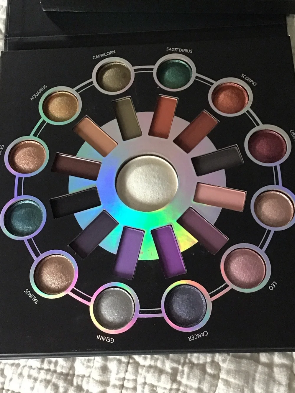 New bh Cosmetics Zodiac 25-Color Eyeshadow & Highlighter Palette — Multi-Color